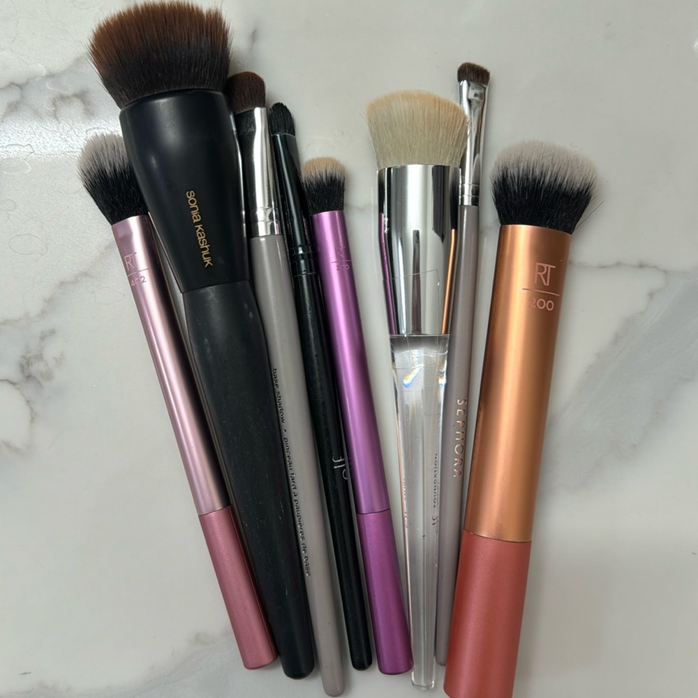 Assorted makeup brushes
